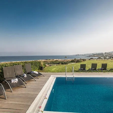 Picture Relaxing Beside Your Private Pool In Reading Your Favourite Book, 1271 * פרוטאראס
