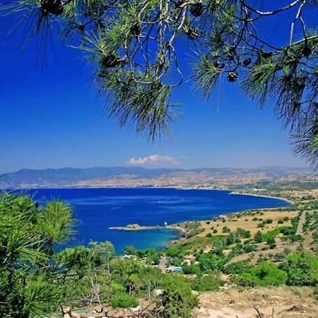 וילה Picture Relaxing Beside Your Private Pool In Reading Your Favourite Book, 1271 פרוטאראס